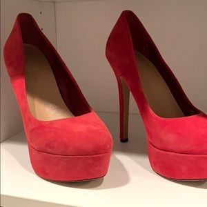 Jessica Simpson pumps